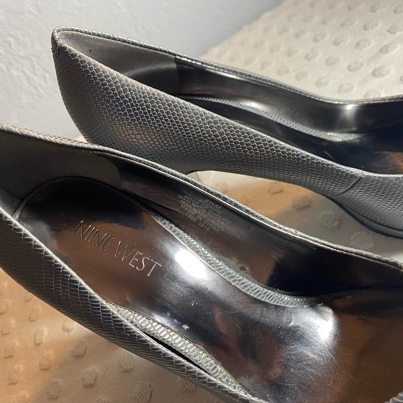 Nine West "Rocha" Grey Animal Print Pump - Picture 14 of 16